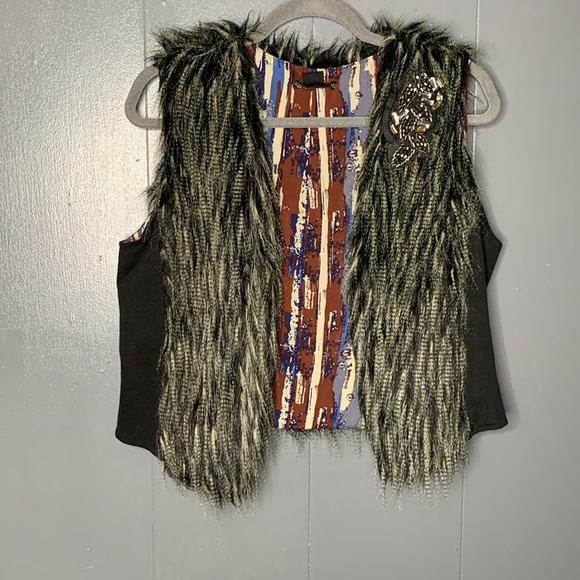 Miss Me faux fur vest Size Large - Picture 3 of 9